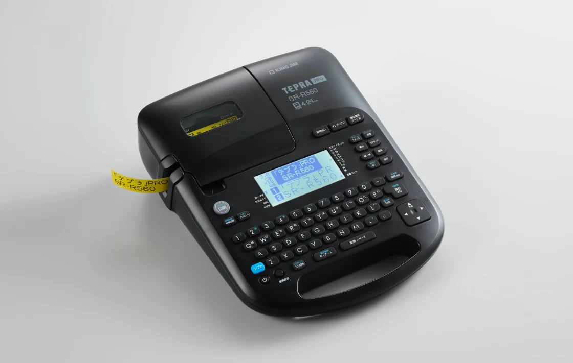 ユニバーサルデザインに対応したモリサワのビットマップフォント「Uni-Type」がキングジムのラベルライター「テプラ」新機種に搭載