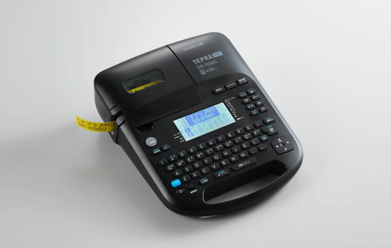 ユニバーサルデザインに対応したモリサワのビットマップフォント「Uni-Type」がキングジムのラベルライター「テプラ」新機種に搭載